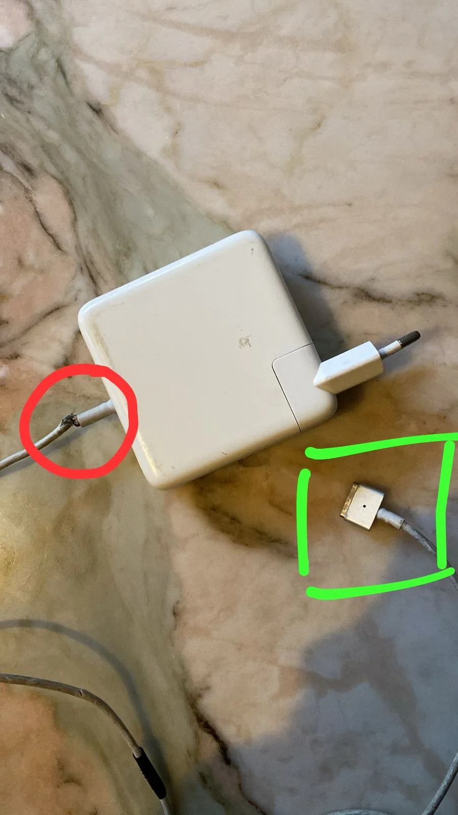 Contrôle de l’alimentation et du connecteur d’un MacBook