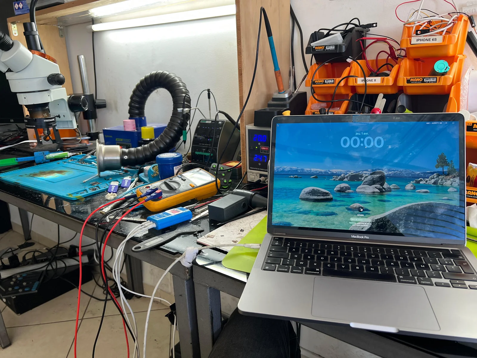 MacBook handled in the iMad Tech workshop